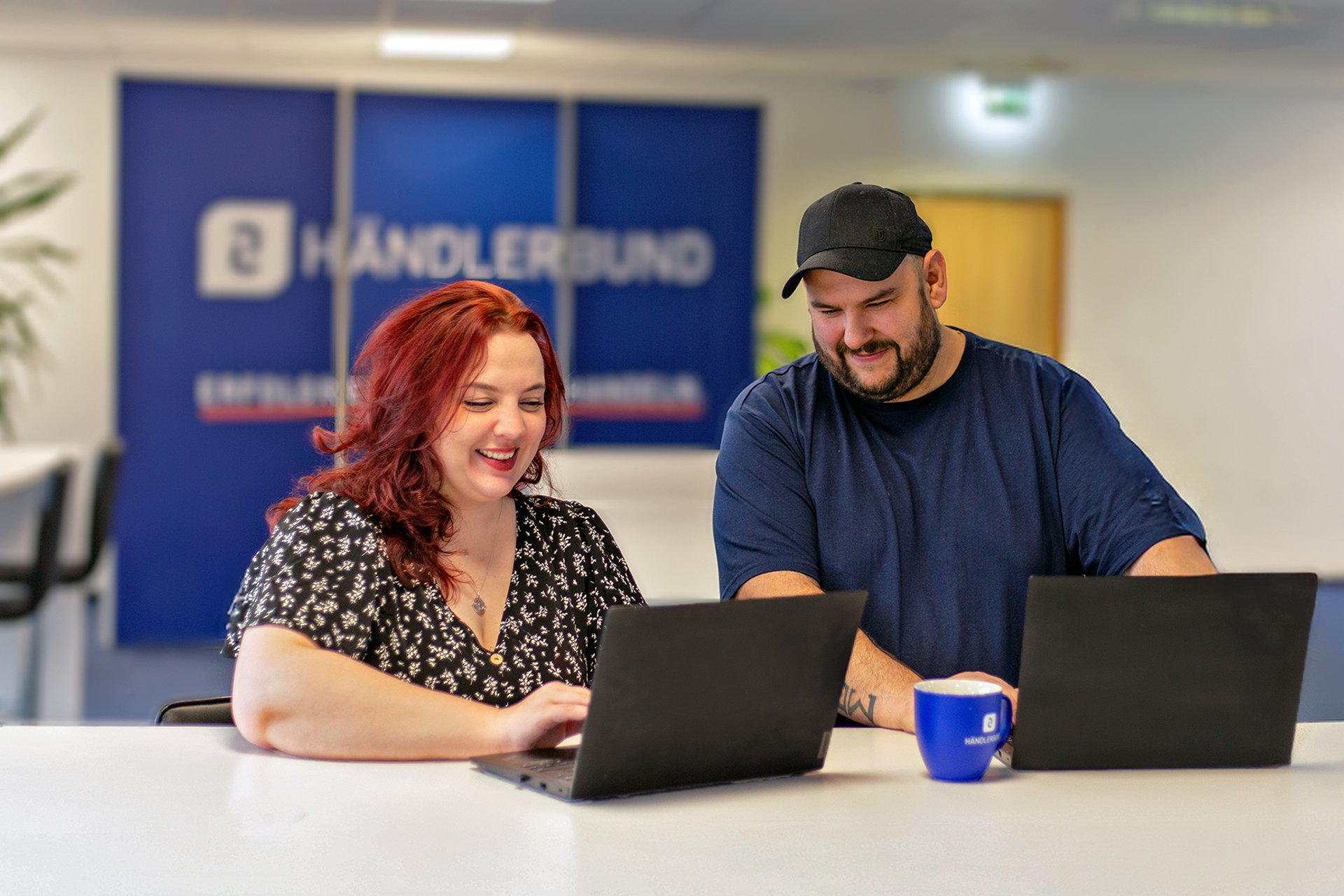 2025_Praktikanten (Landingpage)_Lisa_Dennis