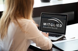 HB Mitglied mit Laptop
