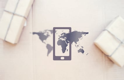 Handy und Welt auf Paket