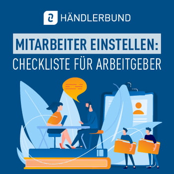 Frau und Mann sitzen am Schreibtisch