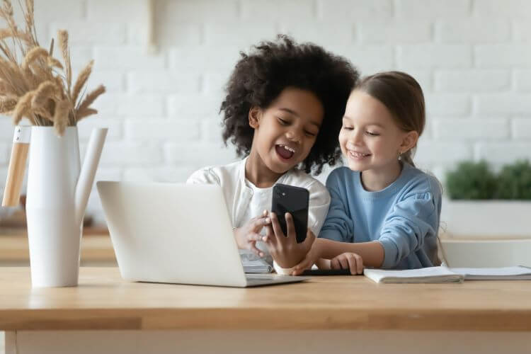 Kinder nutzen Medien
